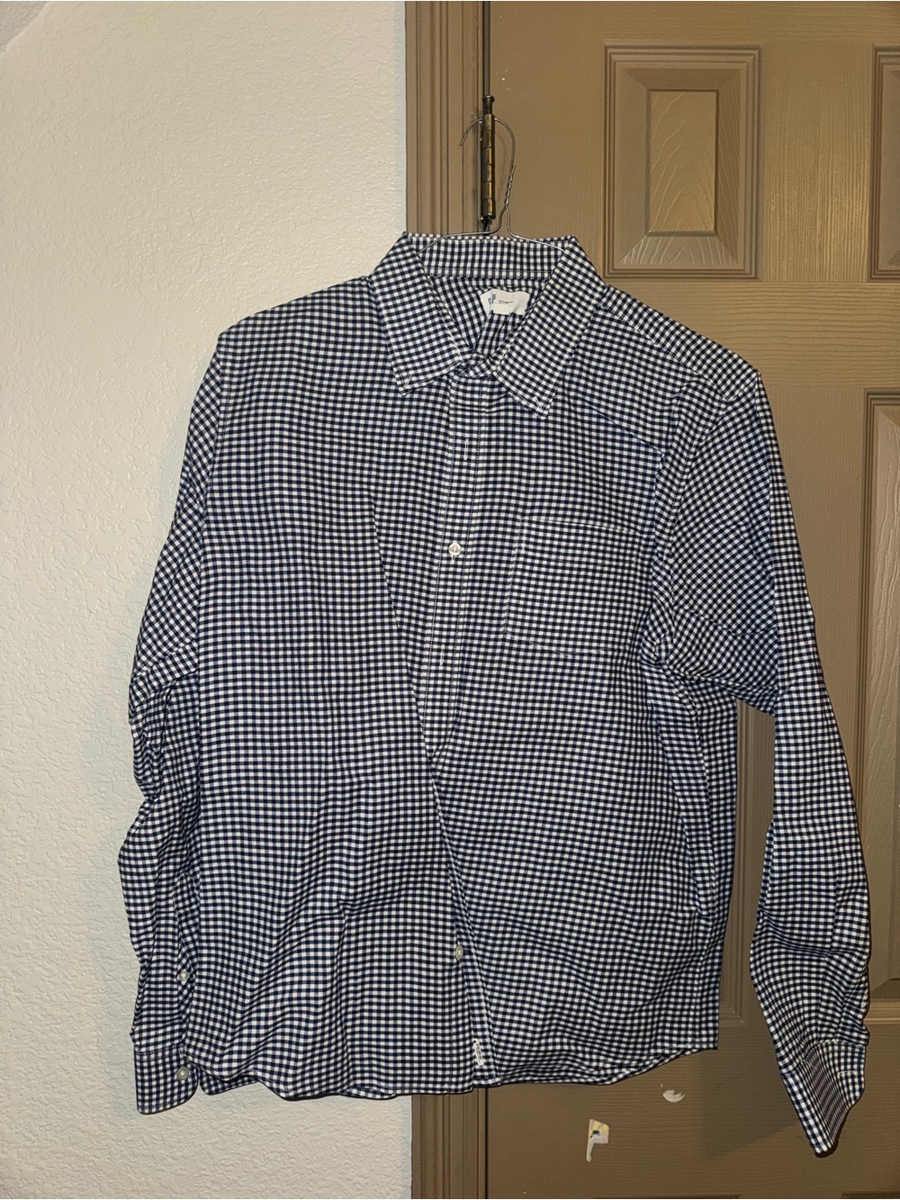 GAP Men's Navy and White Gingham Button-Up Shirt
